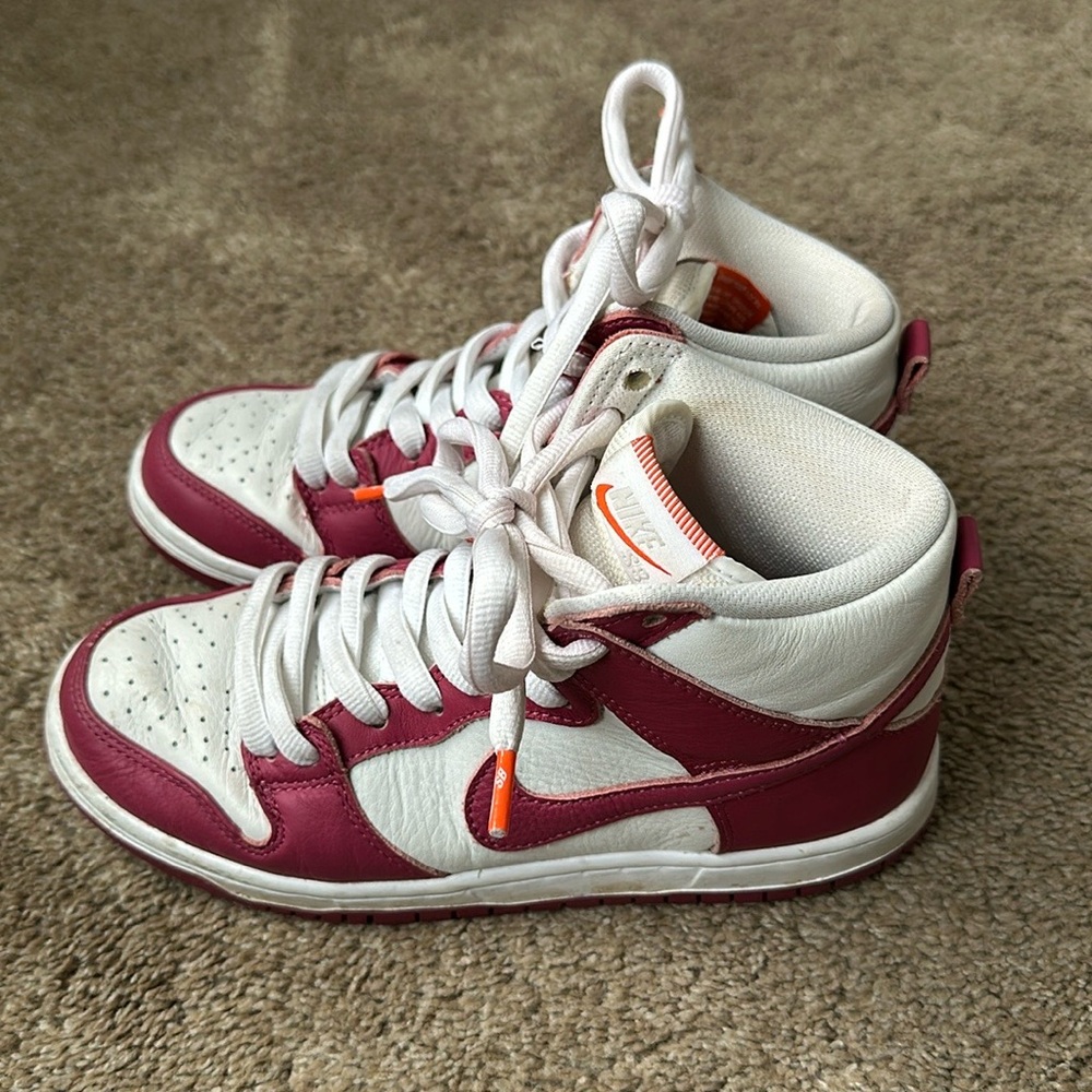 Nike Dunk’s women size 5